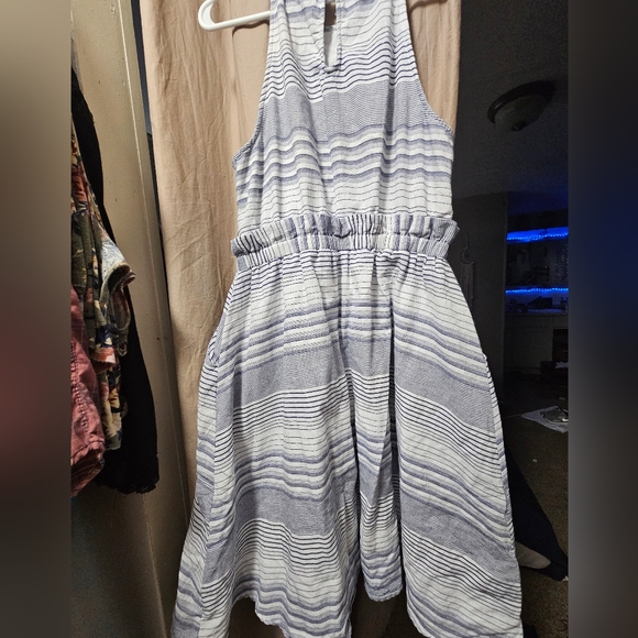 Mid length dress - Picture 2 of 4